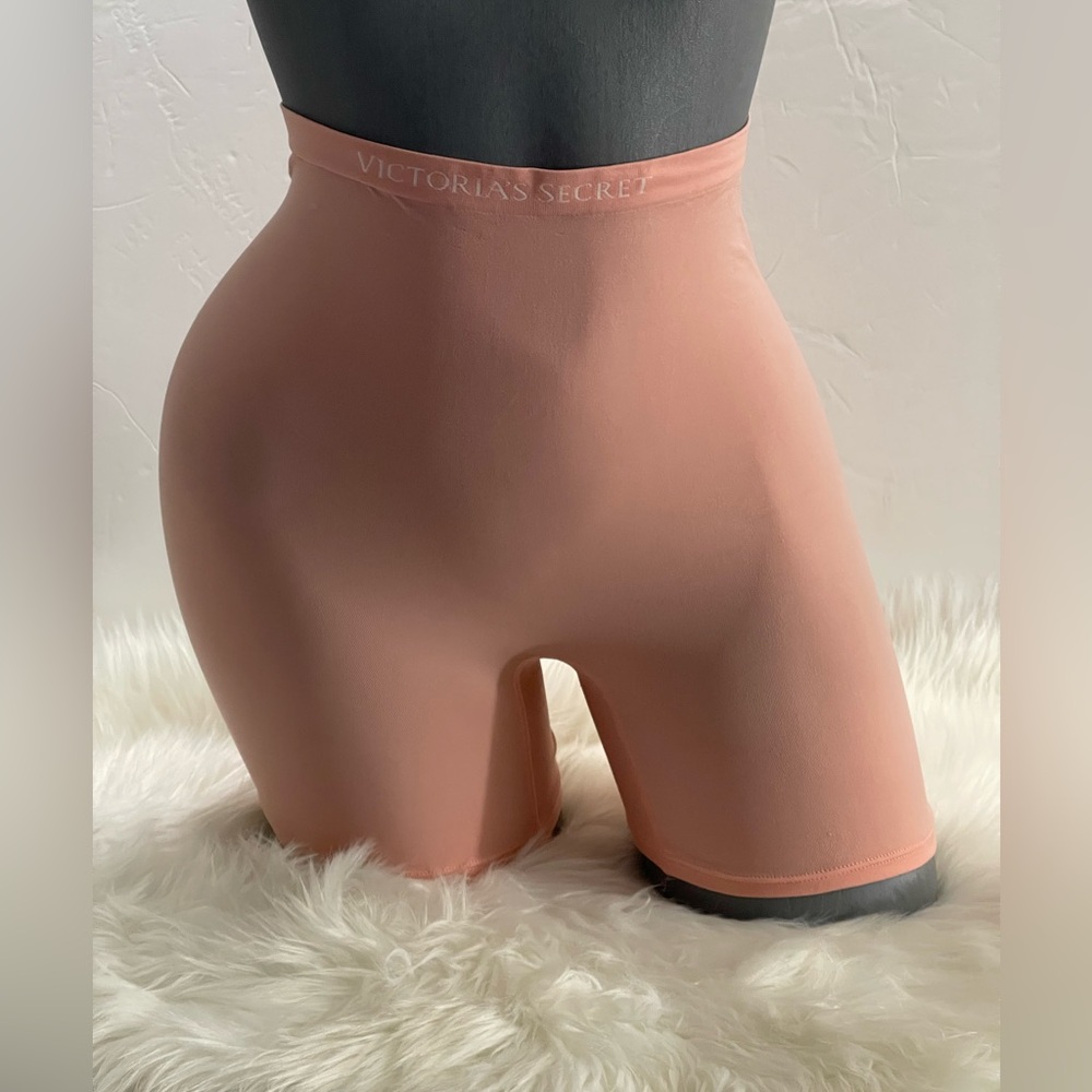 Victoriaās Secret Seamless High-Waist Boyshort Panty Underwear. NWT